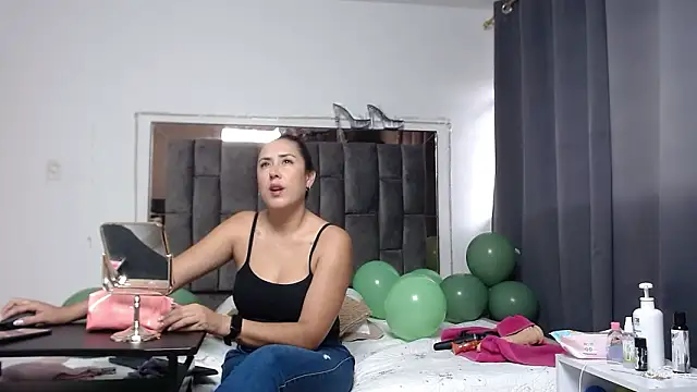 Snapshot of Salmma_Milf chatting on March 18, 11:46 am Salmma Milf online show from March 18, 11:46 am