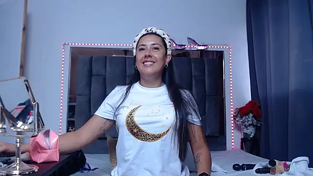 Snapshot of Salmma_Milf chatting on April 16, 11:55 am Salmma Milf online show from April 16, 11:55 am