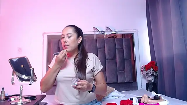 Snapshot of Salmma_Milf chatting on April 30, 11:27 am Salmma Milf online show from April 30, 11:27 am