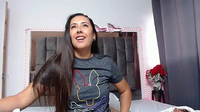 Snapshot of Salmma_Milf chatting on May 4, 11:50 am Salmma Milf online show from May 4, 11:50 am
