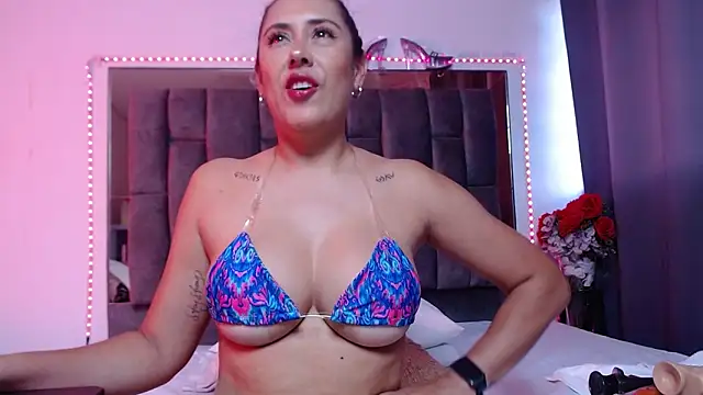 Snapshot of Salmma_Milf chatting on May 7, 11:59 am Salmma Milf online show from May 7, 11:59 am