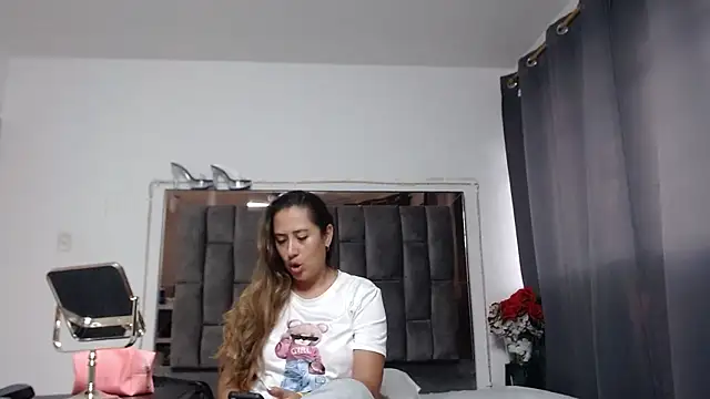 Snapshot of Salmma_Milf chatting on May 19, 11:49 am Salmma Milf online show from May 19, 11:49 am