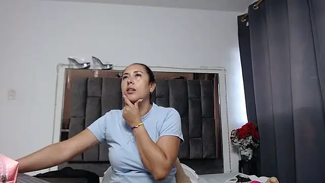 Snapshot of Salmma_Milf chatting on May 20, 11:38 am Salmma Milf online show from May 20, 11:38 am