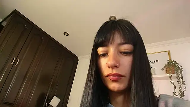 Snapshot of _TiniWild chatting on November 19, 12:49 pm TiniWild online show from November 19, 12:49 pm