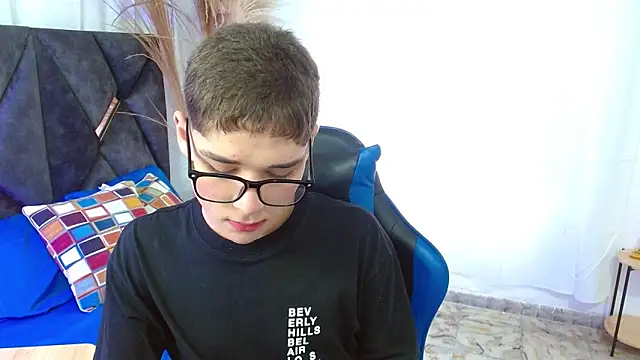 Snapshot of Mattass18 chatting on November 12, 1:44 pm Mattass18 online show from November 12, 1:44 pm