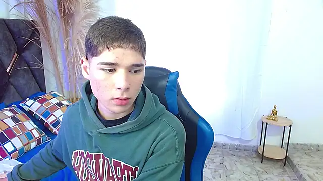 Snapshot of Mattass18 chatting on November 19, 2:17 pm Mattass18 online show from November 19, 2:17 pm