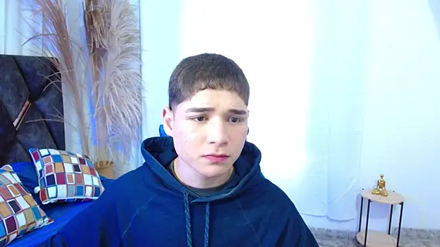 Snapshot of Mattass18 chatting on November 21, 1:21 pm Mattass18 online show from November 21, 1:21 pm