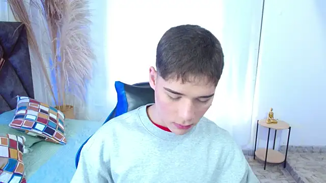 Snapshot of Mattass18 chatting on December 15, 12:42 pm Mattass18 online show from December 15, 12:42 pm