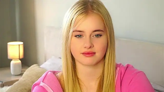 Snapshot of MoriahBorella chatting on October 19, 10:38 am MoriahBorella online show from October 19, 10:38 am