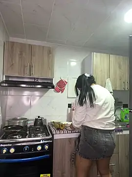 Snapshot of Mellani_luod chatting on April 8, 1:05 am Mellani luod online show from April 8, 1:05 am