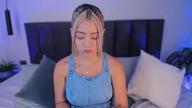 Snapshot of AilanaCortes chatting on March 2, 12:12 pm AilanaCortes online show from March 2, 12:12 pm