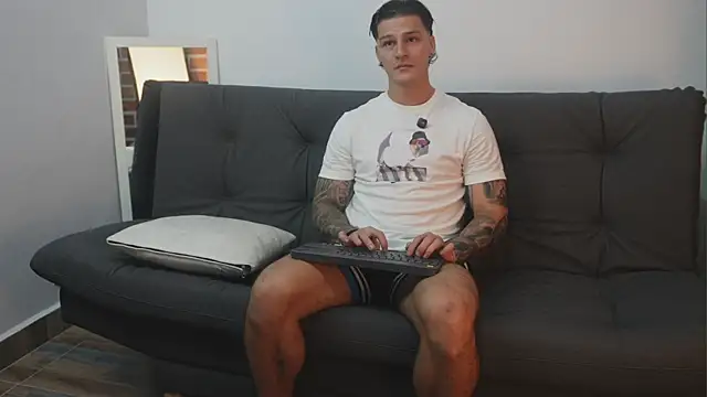 Dominick walker online show from October 31, 11:39 pm