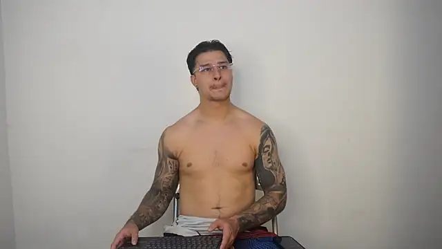 Snapshot of Dominick_walker chatting on March 22, 5:27 pm Dominick walker online show from March 22, 5:27 pm