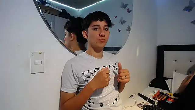 Snapshot of Dravith_Valery chatting on November 8, 9:42 am Dravith Valery online show from November 8, 9:42 am