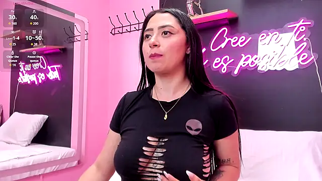 JuliethCruz  online show from December 14, 3:17 pm