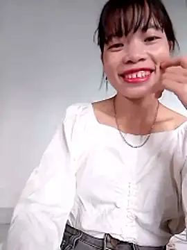Snapshot of Erza-- chatting on October 26, 12:49 am Erza-- online show from October 26, 12:49 am