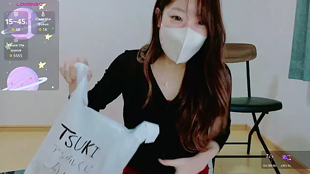 Snapshot of TSUKI_circle chatting on October 29, 2:52 pm TSUKI circle online show from October 29, 2:52 pm