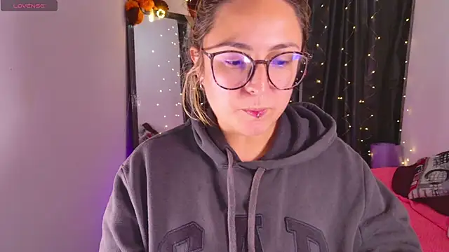 Snapshot of Rhosynn chatting on October 29, 2:36 am Rhosynn online show from October 29, 2:36 am