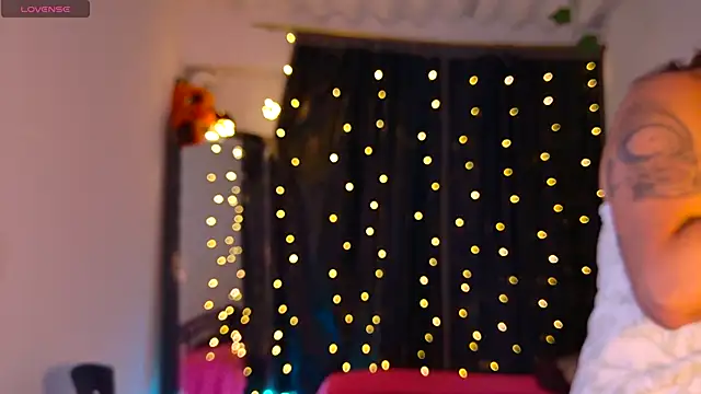 Snapshot of Rhosynn chatting on October 31, 2:56 am Rhosynn online show from October 31, 2:56 am