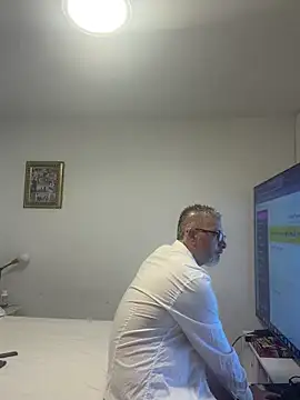 Snapshot of roygomez chatting on October 20, 11:38 pm roygomez online show from October 20, 11:38 pm