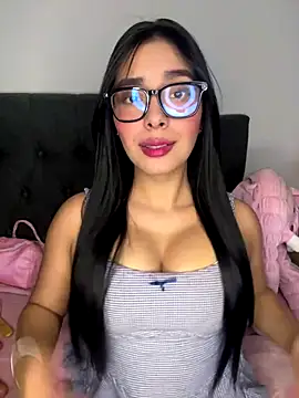 Snapshot of MiaSofia__ chatting on December 4, 4:11 am MiaSofia online show from December 4, 4:11 am