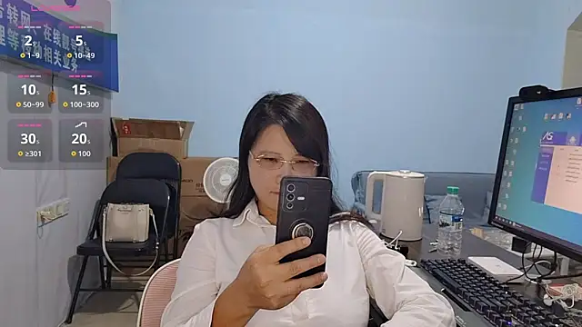 Snapshot of Rose-128 chatting on October 30, 4:47 am Rose-128 online show from October 30, 4:47 am