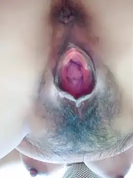 Snapshot of piug321 chatting on November 9, 6:44 am piug321 online show from November 9, 6:44 am