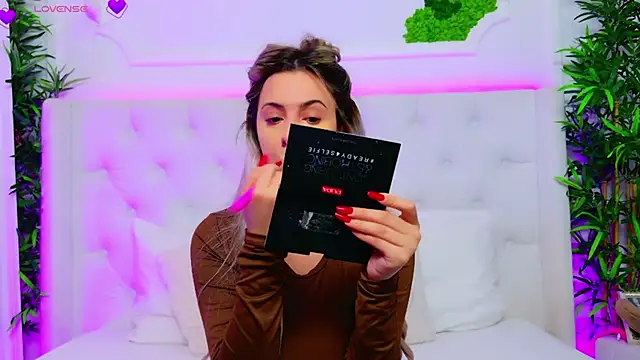 AriannaSins online show from December 3, 1:20 pm