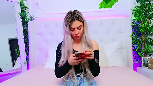 AriannaSins online show from December 5, 1:31 pm