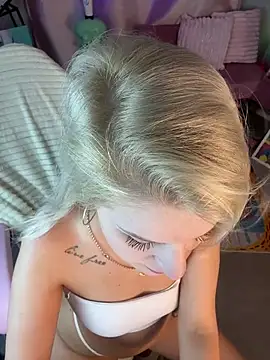 Snapshot of cold_blondie chatting on July 17, 5:14 am cold blondie online show from July 17, 5:14 am