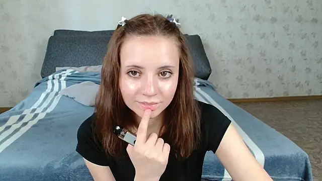 Snapshot of evaa_here_ chatting on July 4, 9:37 am evaa here online show from July 4, 9:37 am