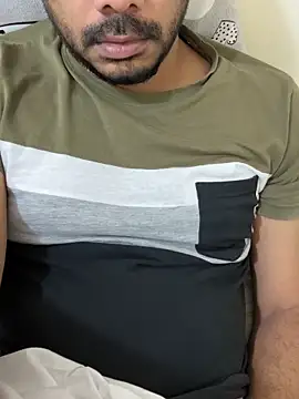 Snapshot of Handsome8677 chatting on February 4, 8:25 pm Handsome8677 online show from February 4, 8:25 pm