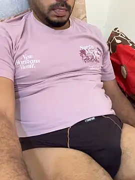 Snapshot of Handsome8677 chatting on April 4, 7:06 am Handsome8677 online show from April 4, 7:06 am