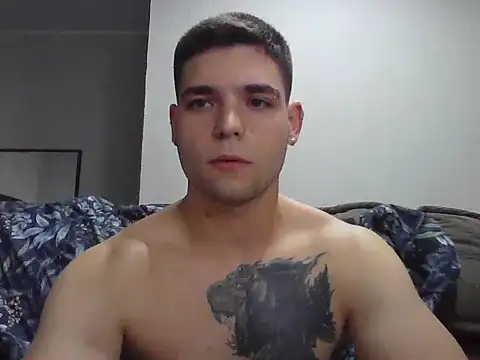 Snapshot of Zure-xxx chatting on October 18, 3:31 am Zure-xxx online show from October 18, 3:31 am