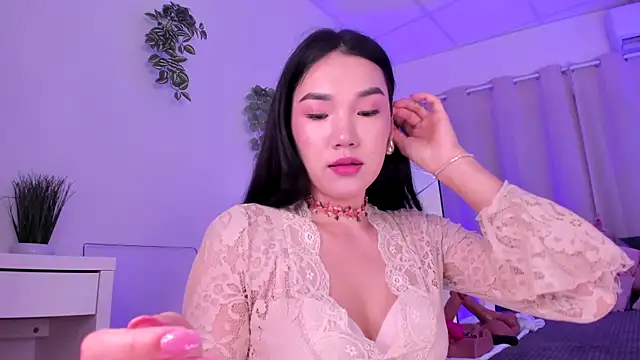 Snapshot of Divine_Madeleine chatting on June 7, 5:55 am Divine Madeleine online show from June 7, 5:55 am