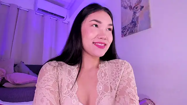 Snapshot of Divine_Madeleine chatting on July 8, 6:40 am Divine Madeleine online show from July 8, 6:40 am