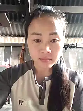 Snapshot of Spring-mky chatting on February 6, 4:17 am Spring-mky online show from February 6, 4:17 am