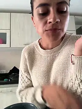 Snapshot of valentina_herrrera chatting on October 27, 8:46 pm valentina herrrera online show from October 27, 8:46 pm