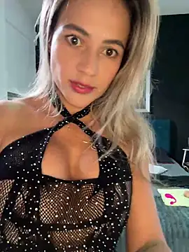 Snapshot of valentina_herrrera chatting on April 27, 6:28 pm valentina herrrera online show from April 27, 6:28 pm