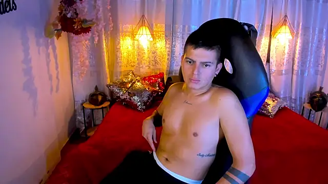 Snapshot of JOHS_TYLER chatting on October 20, 11:32 am JOHS TYLER online show from October 20, 11:32 am