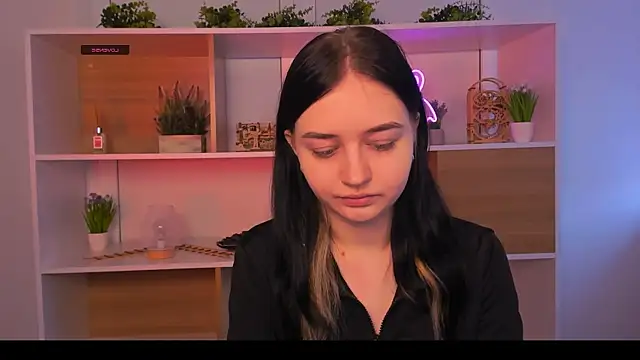 Snapshot of miki_ti chatting on October 25, 8:33 am miki ti online show from October 25, 8:33 am