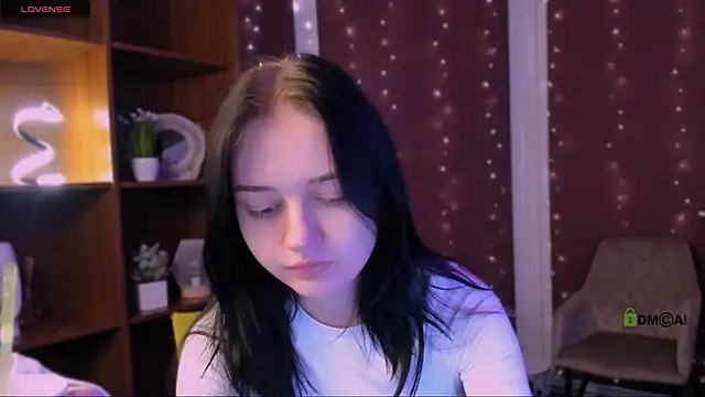 Snapshot of miki_ti chatting on November 11, 6:02 am miki ti online show from November 11, 6:02 am