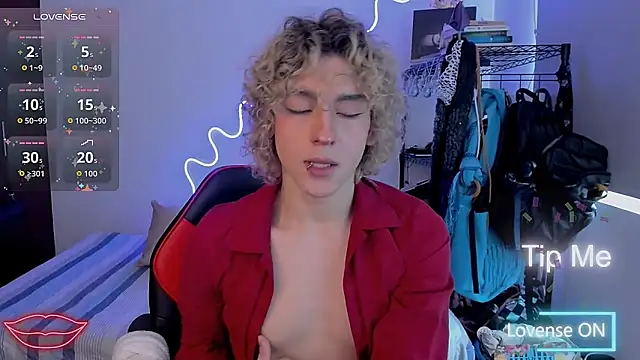 Lyric Mirage online show from November 18, 8:13 pm