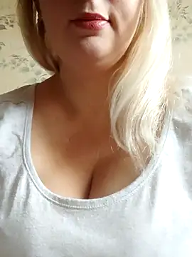 Snapshot of PaigexLynn chatting on October 17, 7:22 am PaigexLynn online show from October 17, 7:22 am