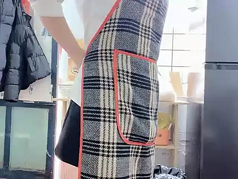 hilovely211 online show from December 15, 2:49 am