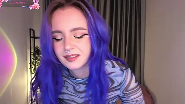 Snapshot of AleksaDivine chatting on October 17, 8:55 pm AleksaDivine online show from October 17, 8:55 pm