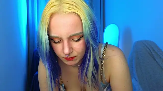 Snapshot of AleksaDivine chatting on November 1, 9:06 pm AleksaDivine online show from November 1, 9:06 pm