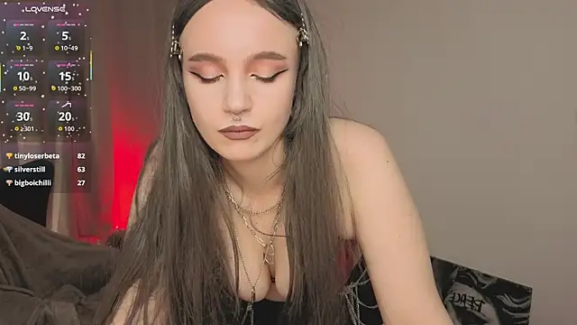 Snapshot of AleksaDivine chatting on December 21, 10:06 pm AleksaDivine online show from December 21, 10:06 pm