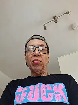 Snapshot of Jesbi25 chatting on April 4, 11:18 am Jesbi25 online show from April 4, 11:18 am