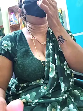 Snapshot of hot-telugu-queen chatting on November 12, 7:31 am hot-telugu-queen online show from November 12, 7:31 am